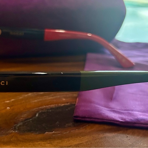 Gucci Black Aviator Sunglasses with Classic Design - Picture 6 of 8